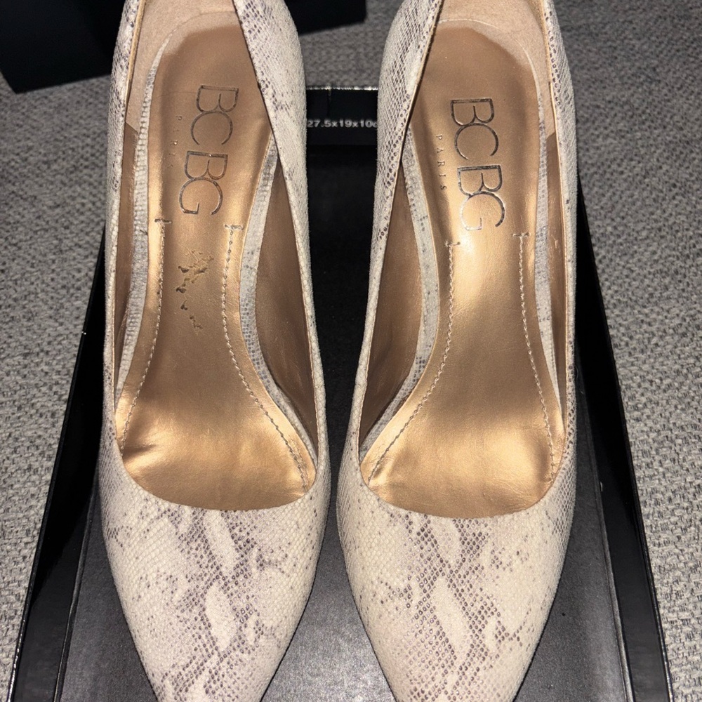 BCBG Cream Lace Heels Elegant Pumps